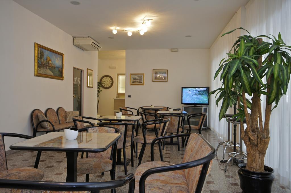 Hotel Fattori เชเซนาติโก ภายนอก รูปภาพ